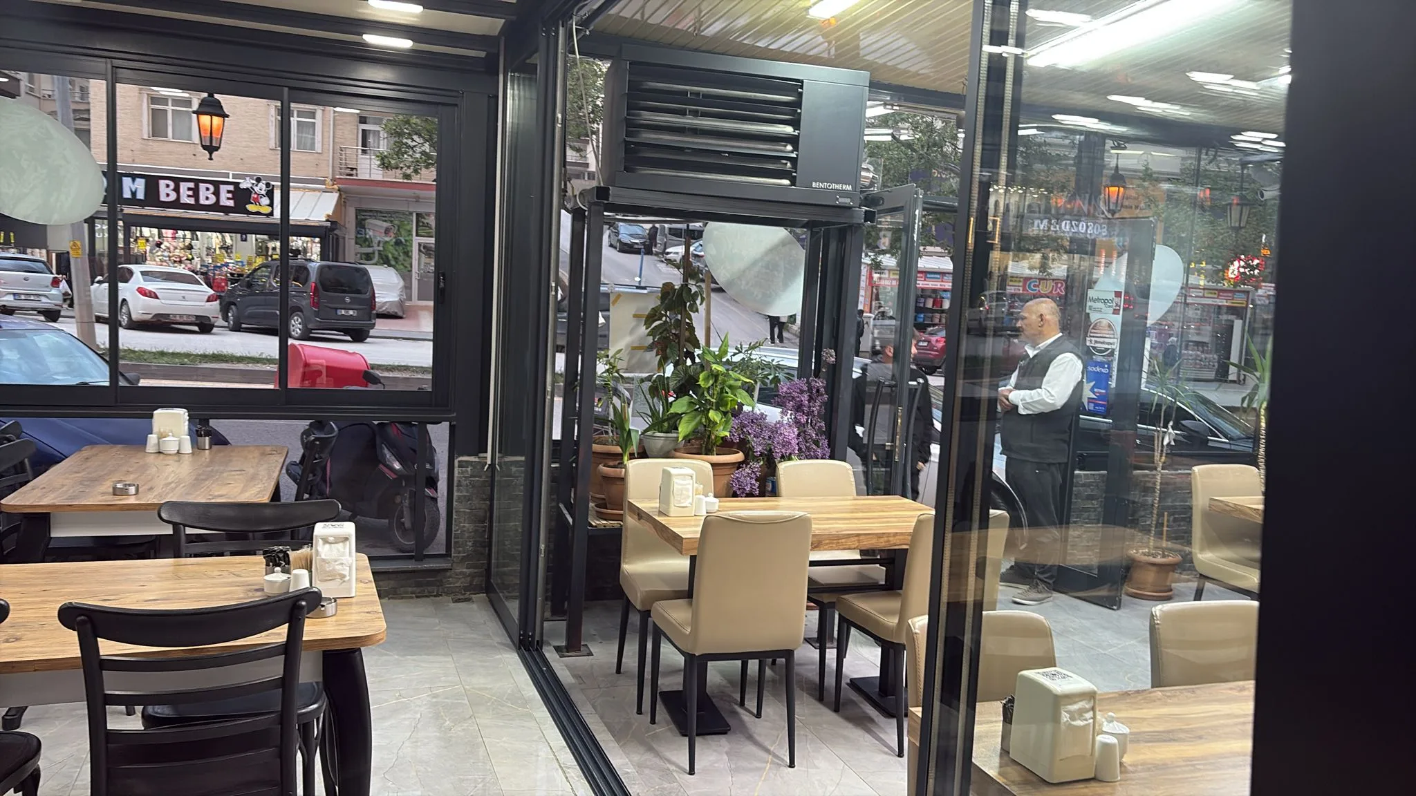 Akın Pide Akyurt - Ana yemek salonu